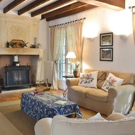 Casa vacanze Cozy In With Outdoor Swimming Pool