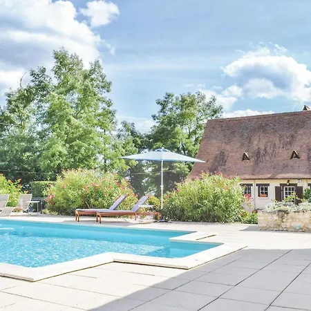 Casa vacanze Cozy In With Outdoor Swimming Pool Vélines
