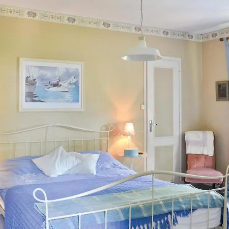 Cozy In With Outdoor Swimming Pool Casa vacanze Vélines